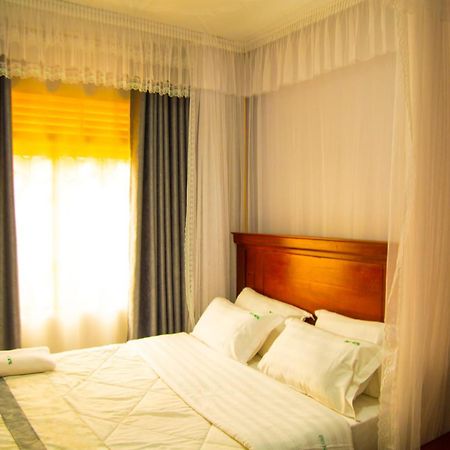 Onyx Motel And Suites Mbarara Esterno foto