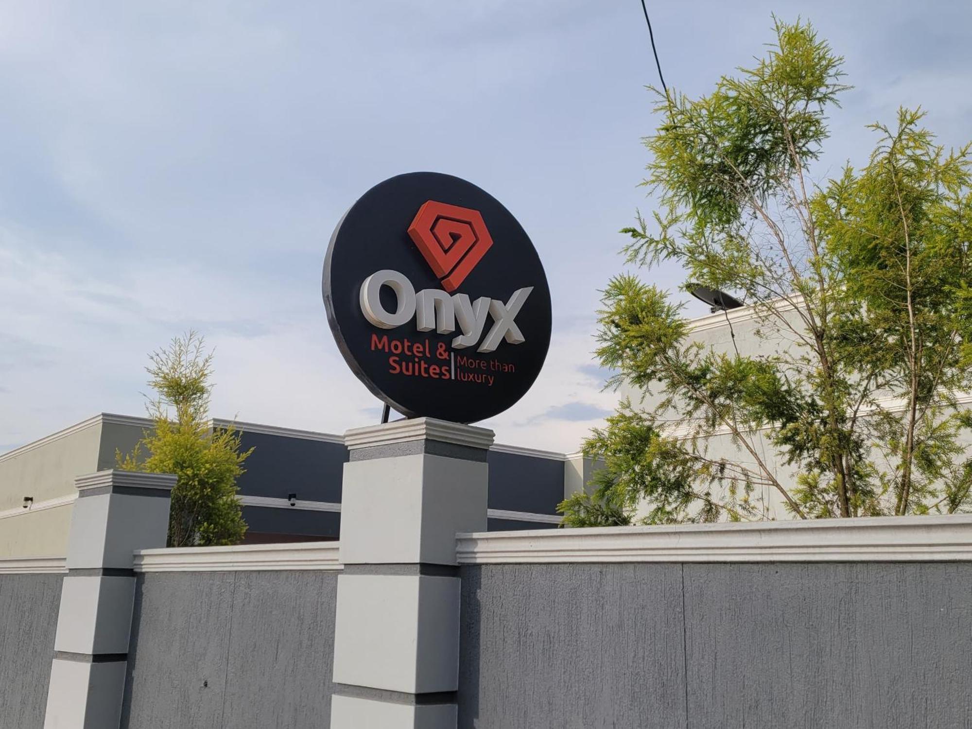 Onyx Motel And Suites Mbarara Esterno foto